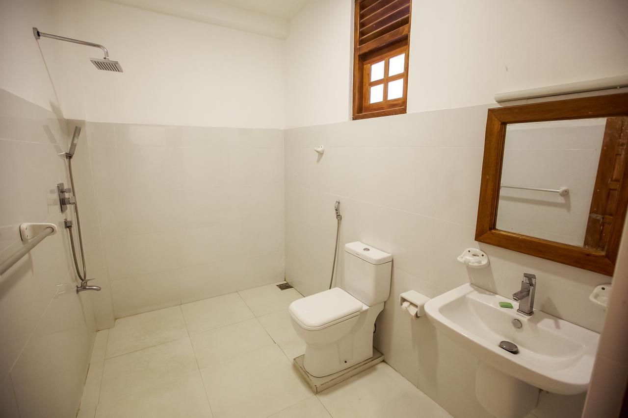 On The Rock Hotel Banduramulla 外观 照片